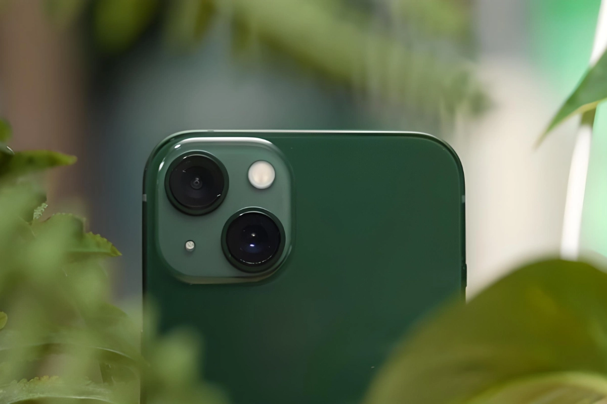 Camera sau iPhone 13 được đặt theo đường chéo