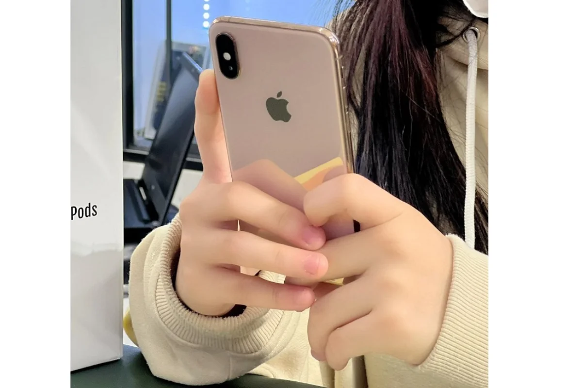 Vẻ Đẹp Sang Trọng Của iPhone XS 99%