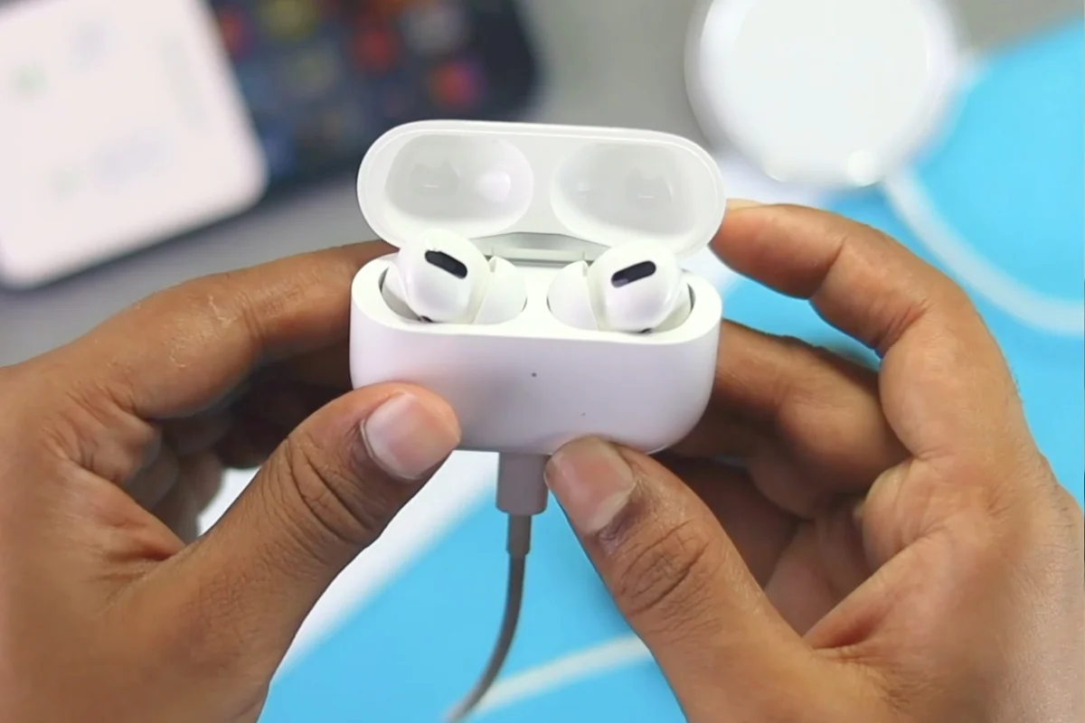 Hộp sạc Airpods Pro 2 sạc không vào pin