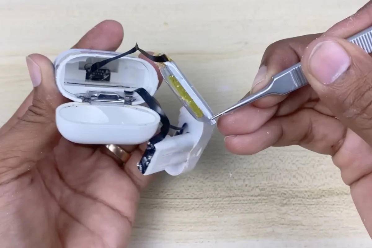 Quy trình thay pin hộp sạc Airpods 1 chuyên nghiệp