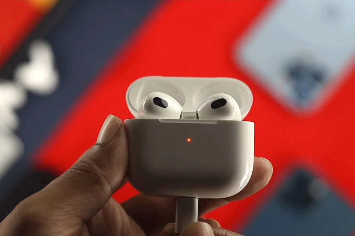 Thay chân sạc Airpods 3