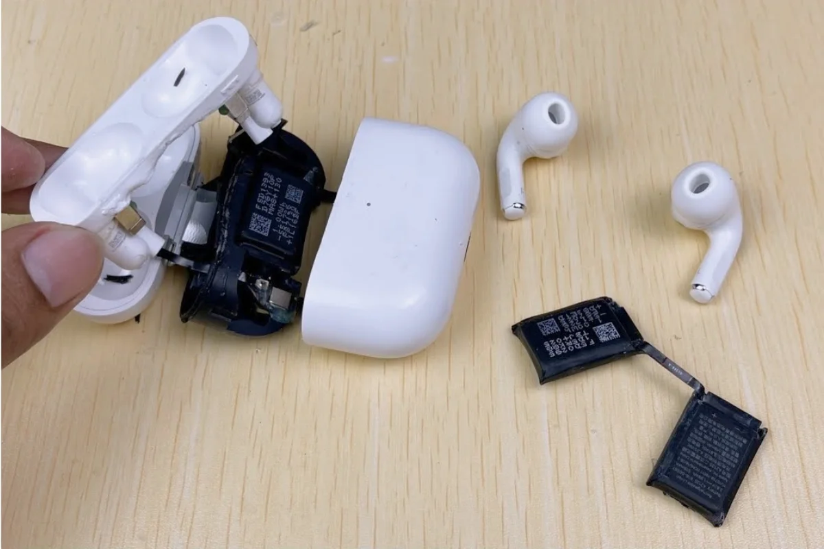 Thay pin hộp sạc Airpods chính hãng